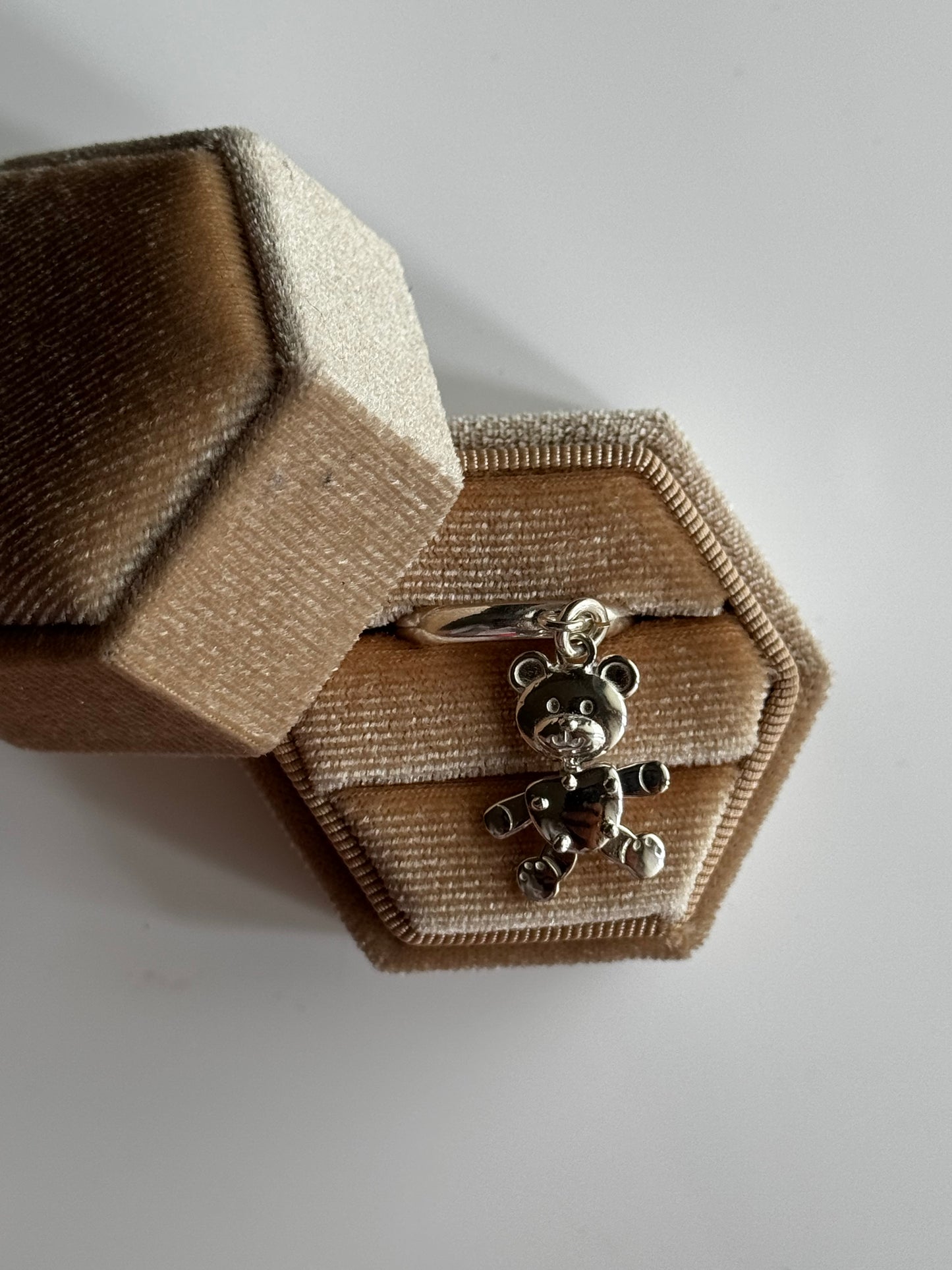 Anello Teddy Movibile in Argento 925 – Gioiello Artigianale con Orsetto Snodato