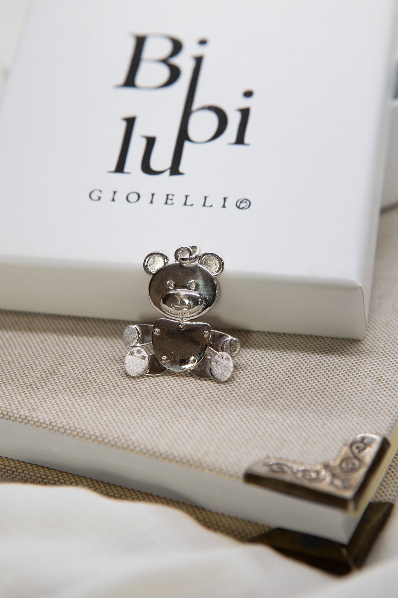 CIONDOLO TEDDY GRANDE ZAMPETTE E ORECCHIETTE SATINATE