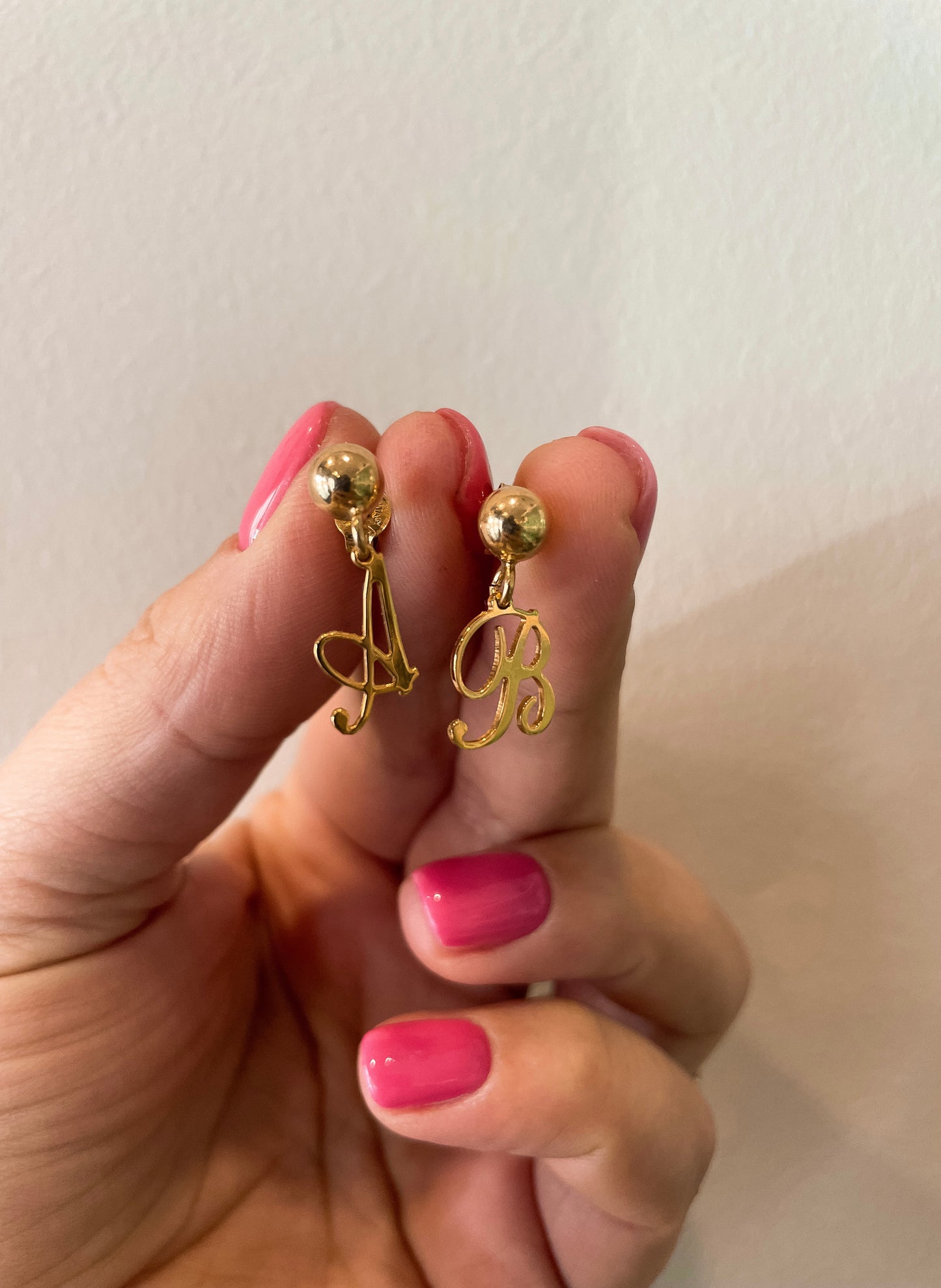 Orecchini Perno - Lettera Corsivo -